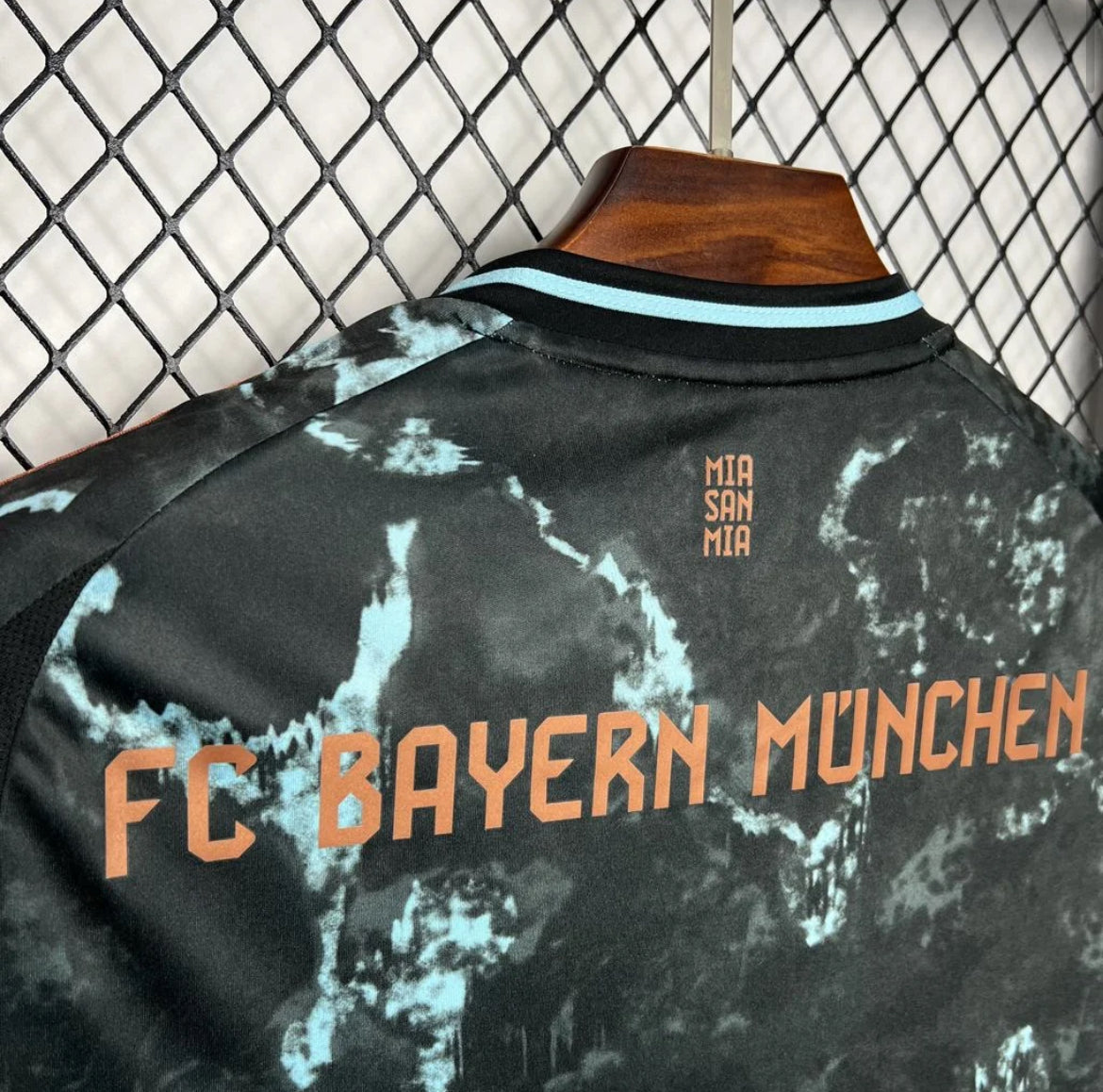 Bayern Munich maillot foot extérieur 2024/2025