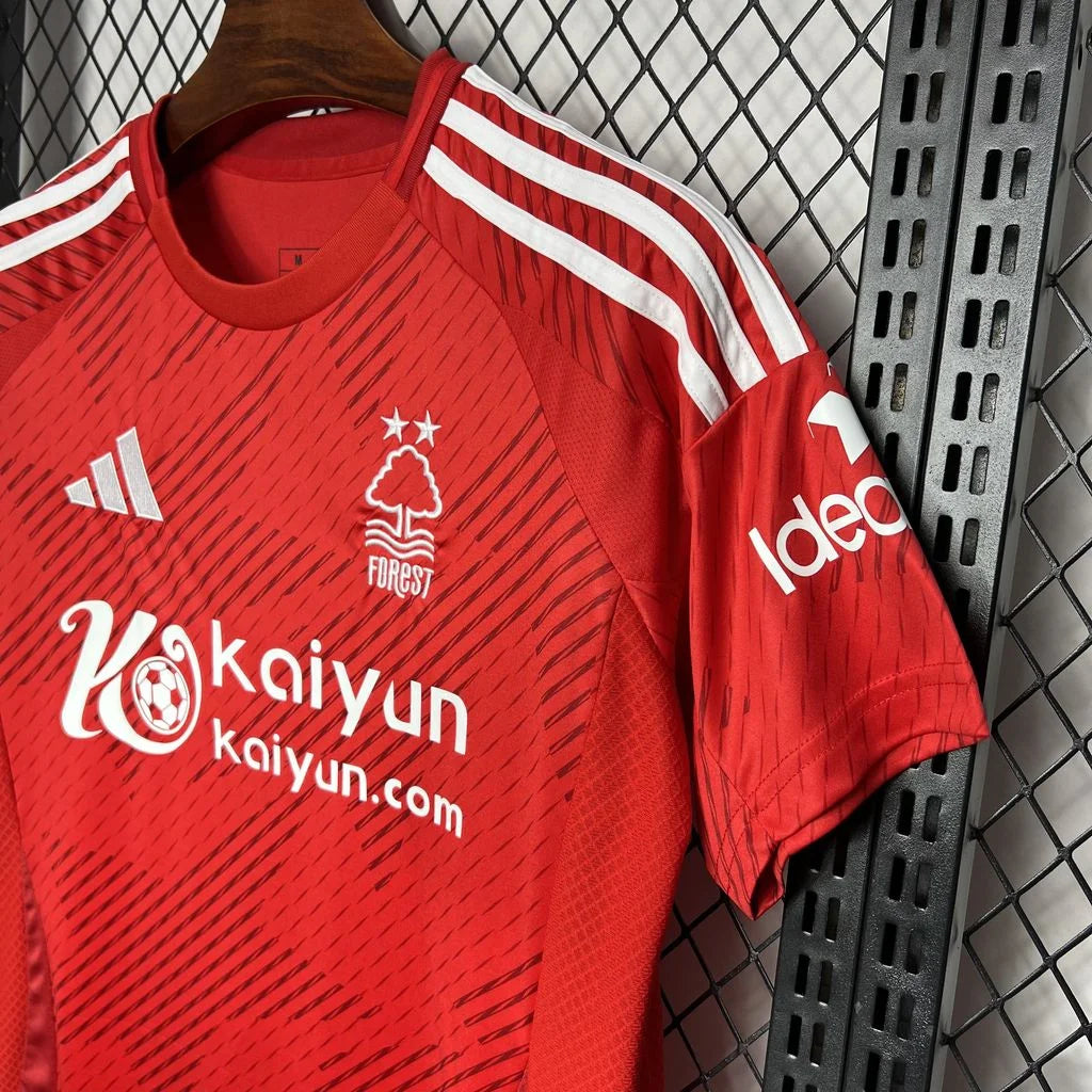 Nottingham Forest maillot foot domicile 2024/2025